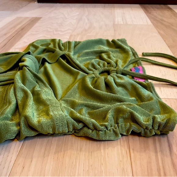 Edikted green shimmery lightweight crop halter with waist wrap tie size S - Picture 2 of 7